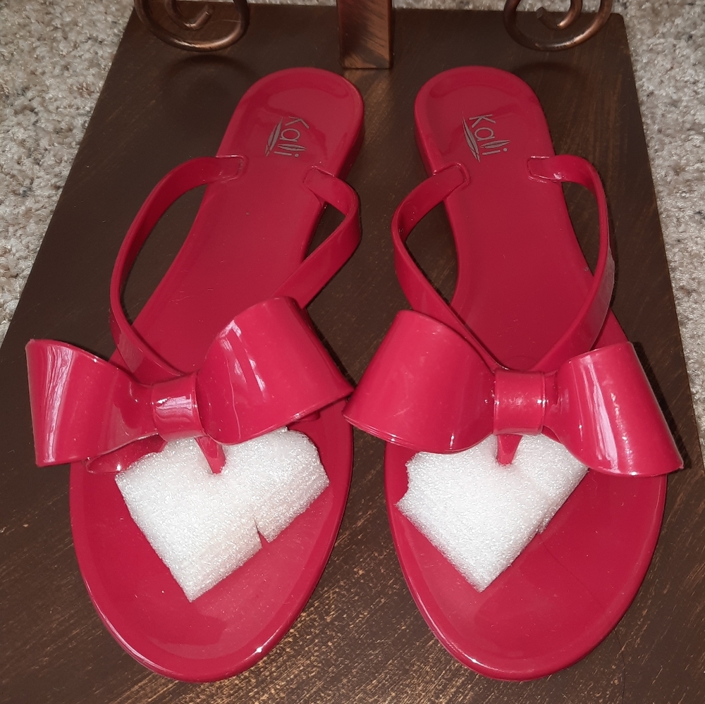 NWOT Kali sz 8 sandals